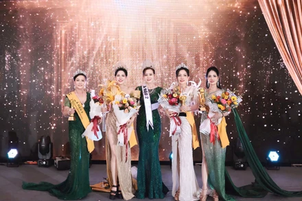 Người đẹp Nguyễn Thị Hồng Hoa đăng quang Nữ hoàng Doanh nhân Tài sắc 2025.