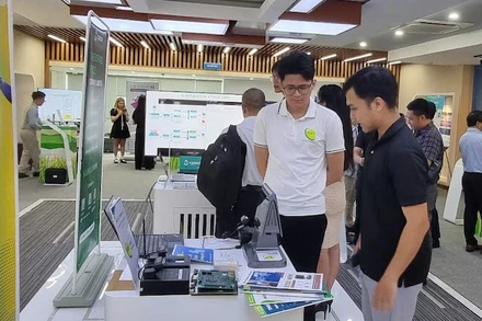 Doanh nghiệp công nghệ tham gia Triển lãm đổi mới sáng tạo do Trung tâm Đổi mới sáng tạo Quốc gia (NIC) tổ chức tại Hà Nội.