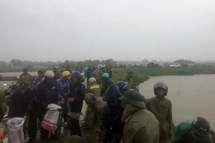 Khẩn trương xử lý sạt trượt mái đê ở Thanh Hóa.