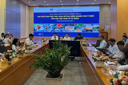 Quang cảnh Tọa đàm Các giải pháp đột phá tháo gỡ các điểm nghẽn phát triển khu vực kinh tế tư nhân.