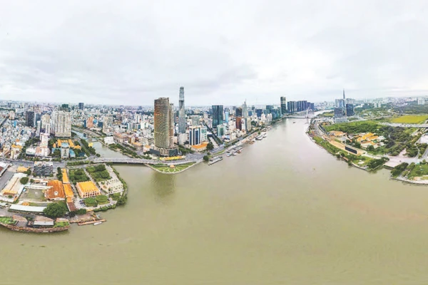 Một góc trung tâm Thành phố Hồ Chí Minh. (Ảnh THẾ VŨ)