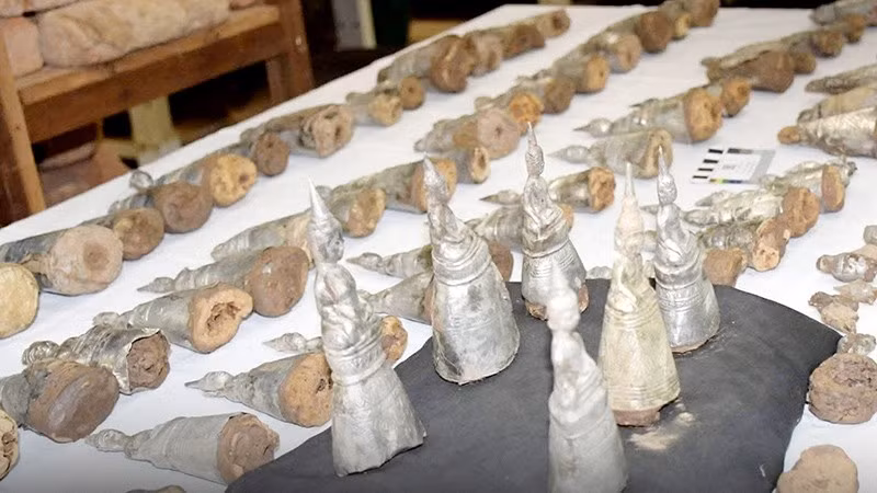 Các bức tượng Phật cổ mới được phát hiện ở tỉnh Champasak, Lào. Ảnh: Vientiane Times