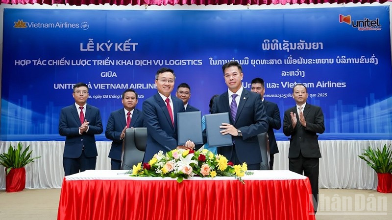 Vietnam Airlines và Unitel hợp tác triển khai dịch vụ logistics tại Lào. (Ảnh: TRỊNH DŨNG)