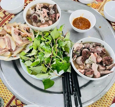 Lòng heo là món ăn được yêu thích rộng rãi trong ẩm thực Việt Nam. 