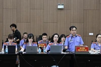 Đại diện Viện Kiểm sát công bố bản luận tội.