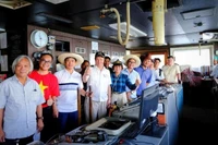 Các nhà khoa học của Viện Hàn lâm Khoa học và Công nghệ Việt Nam và Viện Hàn lâm Khoa học Nga trong một chuyến khảo sát chung về đa dạng sinh học và hoá sinh biển.