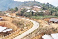 Theo Quyết định số 629/QĐ-UBND ngày 8/4/2024 của Ủy ban nhân dân huyện Mường La cũ, 27 hộ bản Pá Hậu thuộc diện di chuyển sẽ được hỗ trợ 30 triệu đồng/hộ.