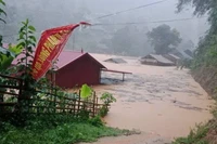 Nước lũ dâng gây ngập nhiều nhà cửa tại Điện Biên. (Ảnh: Xã Na Son cung cấp/VGP)