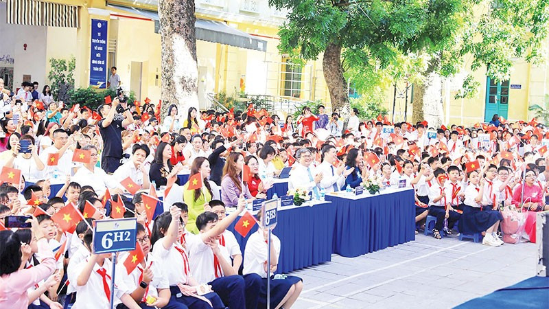 Học sinh Trường THCS Trưng Vương (phường Cửa Nam) hân hoan chào đón năm học mới 2025-2026.