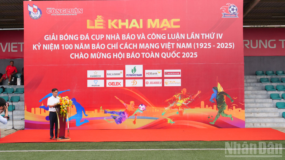 Ông Lê Trần Nguyên Huy, Quyền Tổng Biên tập Báo Nhà báo và Công luận phát biểu khai mạc. ndo_br_01744562.jpg