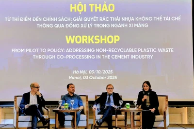 Các khách mời tham gia thảo luận tại hội thảo. (Ảnh: VĂN THỊNH)