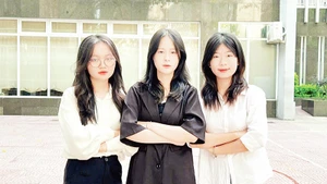 Các thành viên dự án "Hệ thống phát hiện bệnh cây trồng ứng dụng trí tuệ nhân tạo và trạm đo đa năng".