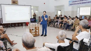 Bệnh viện Phục hồi chức năng tỉnh Tây Ninh tổ chức lớp tập huấn phục hồi chức năng cho người bệnh, người khuyết tật và người chăm sóc bệnh nhân.