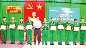 Cán bộ, chiến sĩ bộ đội biên phòng trẻ tiêu biểu tỉnh Trà Vinh được tuyên dương, khen thưởng.