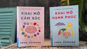 Bìa hai cuốn sách "Khai mở cảm xúc" và "Khai mở hạnh phúc". (Ảnh M.H)