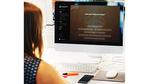 DrugGPT giúp các bác sĩ kê đơn thuốc chính xác hơn. Ảnh: BUSINESS WIRE