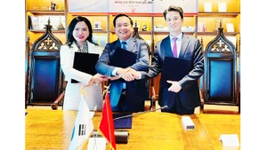 UBND tỉnh Quảng Trị, T&T Group và Công ty năng lượng SK E&S ký kết hợp tác đầu tư, thương mại, chuyển đổi năng lượng và tăng trưởng xanh.