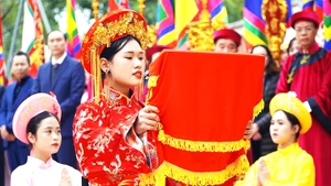 Chủ tế Vũ Thị Ngọc Huyền đọc chúc.