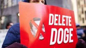 Việc mạnh tay cắt giảm của DOGE vấp phải ý kiến trái chiều. Ảnh: GETTY IMAGES