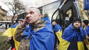 Những binh sĩ Ukraine trong đợt trao trả vừa qua. Ảnh: AP NEWS