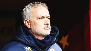 Mourinho lại... bị phạt