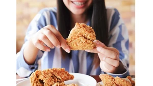 Gà rán được làm từ thịt nuôi cấy của hãng Good Meat. Ảnh: CNN