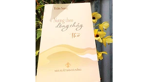 Miền nhớ thương, miền tỉnh thức