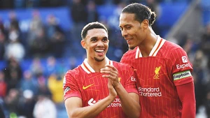 Liverpool chờ mở tiệc