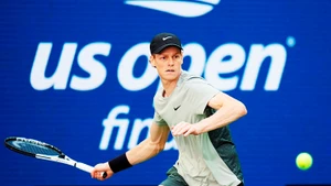 Jannik Sinner vừa bị cấm thi đấu vì dương tính với chất cấm.