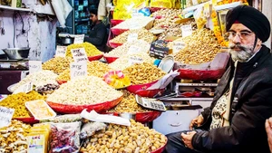 Những gian hàng phong phú trong chợ. Ảnh: TIMES OF INDIA