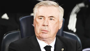 Real tìm người thay HLV Ancelotti