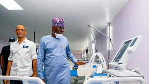 Nhân viên y tế Nigeria tại một cơ sở y tế địa phương. (Ảnh minh họa của Tân Hoa xã)