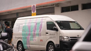 Một xe dịch vụ xét nghiệm lưu động đỗ tại cơ sở của AfA. Nguồn: AfA/Ricemedia.