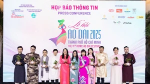 Thay đổi để nâng tầm lễ hội áo dài