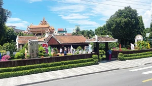 Tháng 5 thăm Trường Dục Thanh