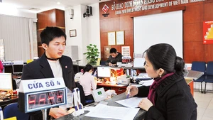 Nhiều doanh nghiệp vẫn gặp khó khăn trong việc tiếp cận nguồn vốn. Ảnh: NAM ANH