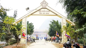 Về đền Chín Gian kết nối xưa-nay