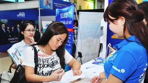 Khi cho vay mua bất động sản, các ngân hàng đều áp dụng các điều kiện chặt chẽ. Ảnh: NAM ANH