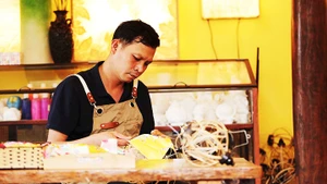 Anh Võ Đình Hoàng, “cha đẻ” của đèn lồng Dé Lantana.