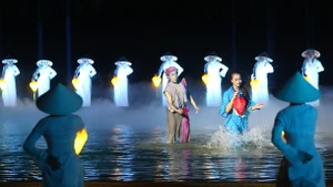 Show thực cảnh “Ấn tượng Hội An” mang đến những trải nghiệm đặc sắc cho du khách. Ảnh: LÊ MINH
