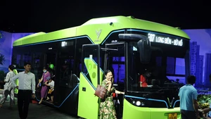 Hoàn thành chuyển đổi sang xe bus xanh trước năm 2030