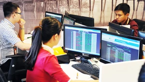 VN Index đã vượt mốc 1.300 điểm trong tháng vừa qua sau gần hai năm tích lũy. Ảnh: NAM ANH