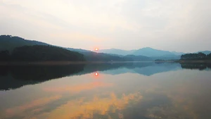 Rong chơi hồ trên núi