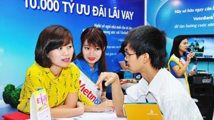 Nhiều ngân hàng triển khai các gói ưu đãi cho vay mua nhà. Ảnh: NGUYỆT ANH