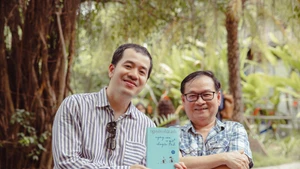 Đạo diễn Trịnh Đình Lê Minh (trái) cùng nhà văn Nguyễn Nhật Ánh.