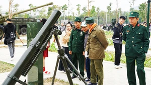Ôn lại kỷ niệm xưa.