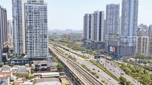 Hạ tầng giao thông là một trong những động lực quan trọng để vùng Ðông Nam Bộ phát triển. Trong ảnh: Một đoạn đường Võ Nguyên Giáp, thành phố Thủ Ðức, Thành phố Hồ Chí Minh. 