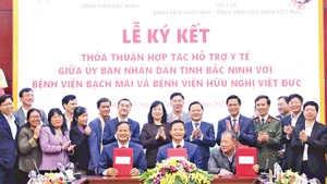 Lễ ký kết thỏa thuận hợp tác giữa Ủy ban nhân dân tỉnh Bắc Ninh và Bệnh viện Bạch Mai, Bệnh viện Việt Ðức. 