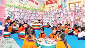Thư viện Trường tiểu học Vĩnh Hòa được đầu tư bài bản, hiện đại có nhiều đầu sách. 