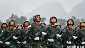 Quân đội từ nhân dân mà ra, vì nhân dân mà chiến đấu.